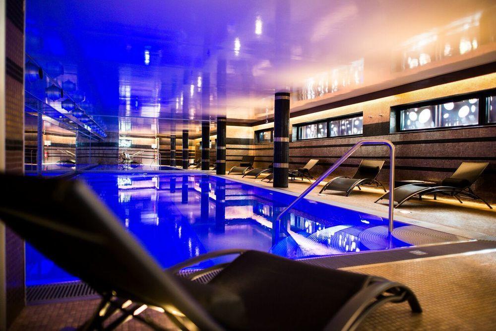 L'Hermitage Gantois, Autograph Collection Lila Exterior foto The swimming pool at the hotel