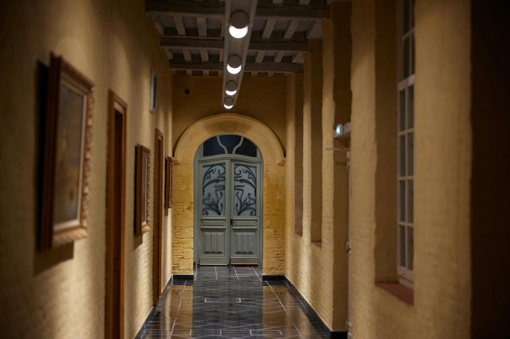 L'Hermitage Gantois, Autograph Collection Lila Exterior foto A corridor in the museum